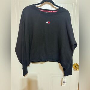 Tommy Hilfiger Sz XXL  Black Cropped Sweatshirt NWT😊😊
